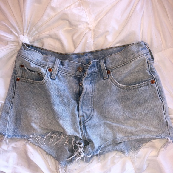 Levi’s 501 jean shorts! - Picture 2 of 3